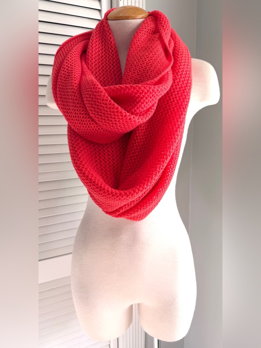 ❤️‍🔥 Bright Coral Red Orange Chunky Open Knit Infinity Scarf – Oversized & Cozy